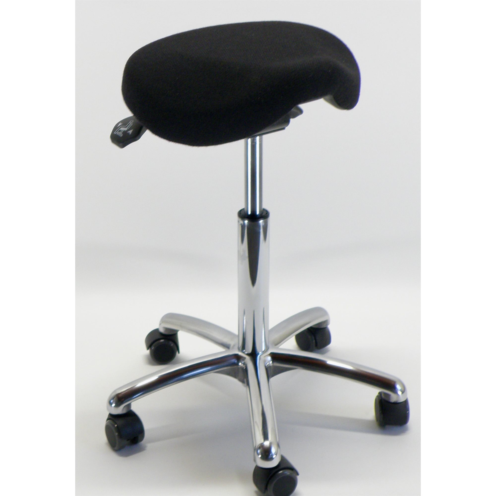 Jockey sadelstol med sort stof sæde.